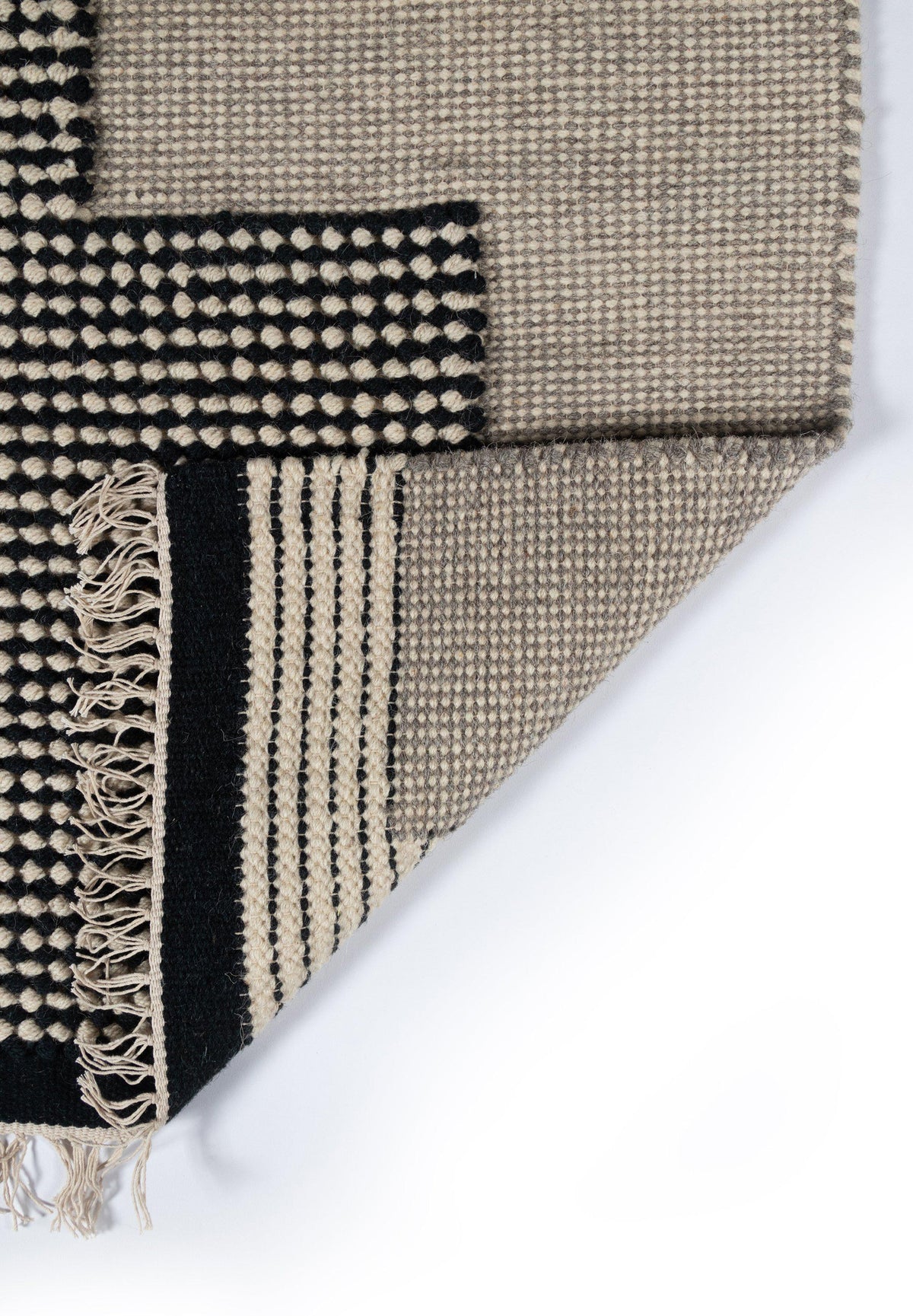 Novogratz Karl KRL-1 Black Area Rug ( 7&#39;9&quot; X 9&#39;9&quot;)