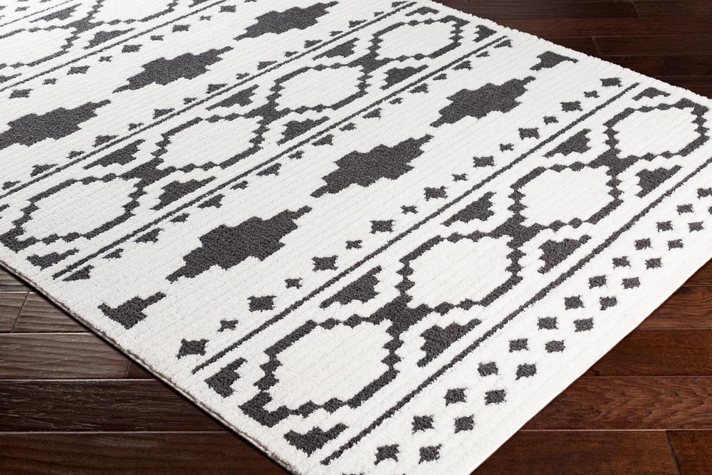 Maggie Black 7&#39;10&quot; x 10&#39;3&quot; Rug